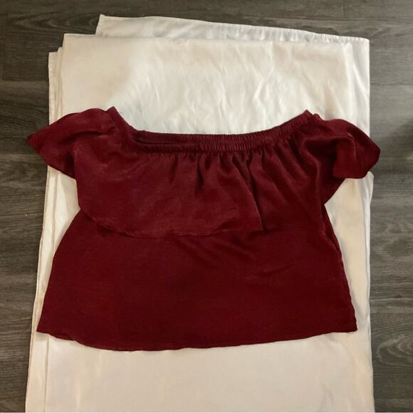 Urban Outfitters Maroon Off Shoulders Ruffle Accent Top M Casual Fall Classic - Picture 2 of 7
